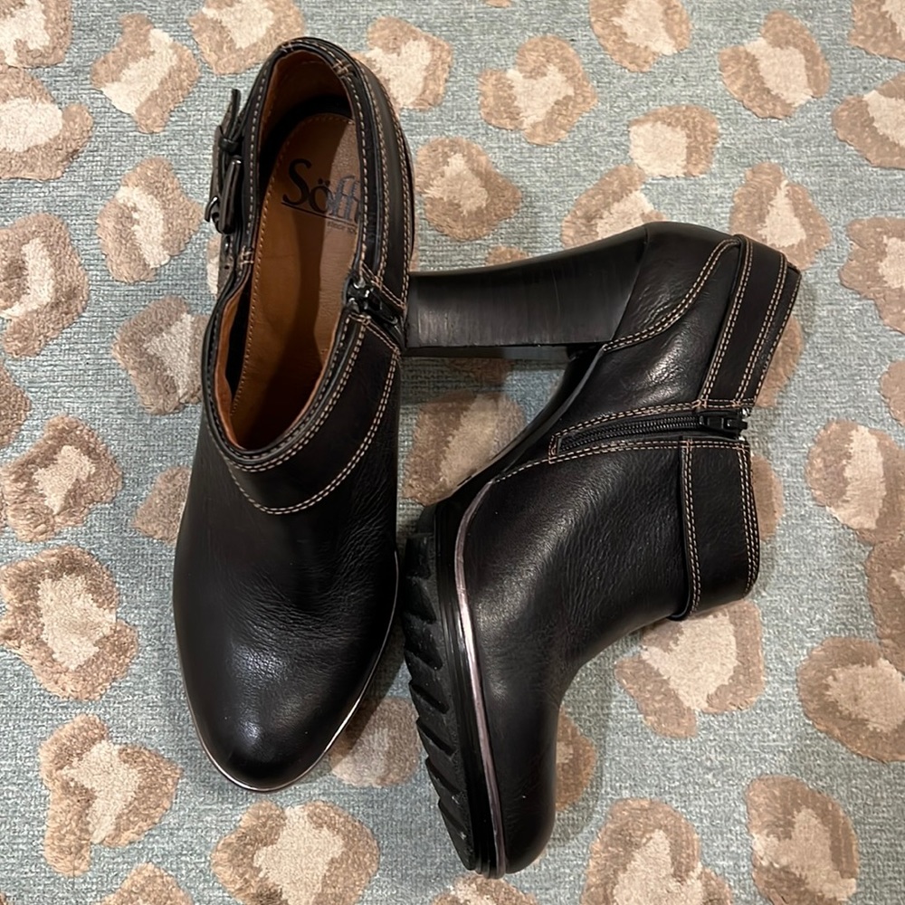 Sofft Leather Ankle Boot/Shoes worn once, EUC